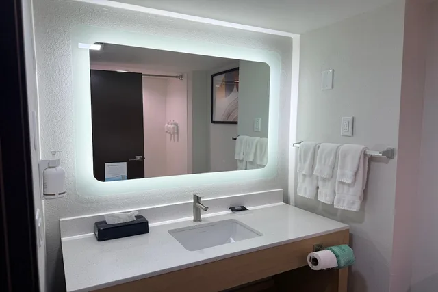 غرفة بسريرين كوين مع أريكة، Wingate by Wyndham Athens Near Downtown 8/9