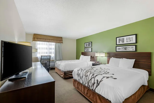 غرفة رباعية بسريرين كوين لذوي الإعاقة، Sleep Inn & Suites Charles City 1/6