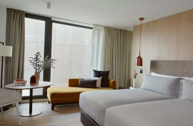 Me, Standard, King Bed، ME Barcelona 1/5