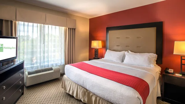 Standard, King Bed, Holiday Inn Oklahoma City Airport 4/10