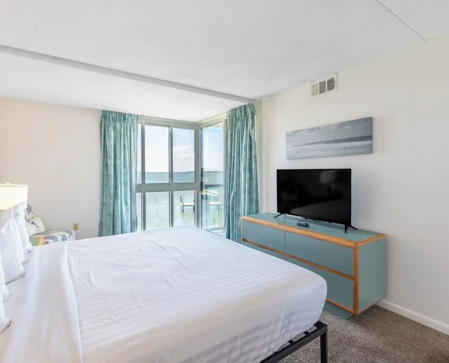 2 Bedrooms, Condo, Standard, King and Queen Bed, Single Bed, Bay View, Sofa, Balcony, Bay Club Resort 2/9