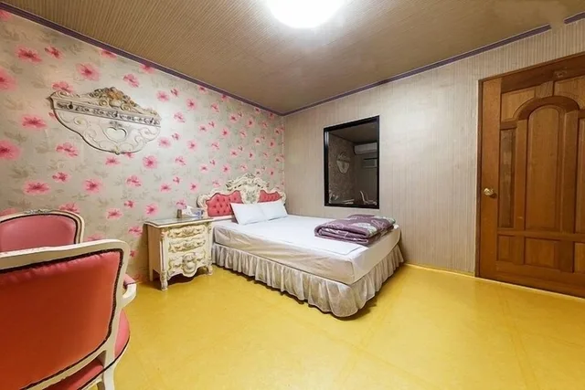 غرفة قياسية بسرير مزدوج، Carlsbed Motel 1/2