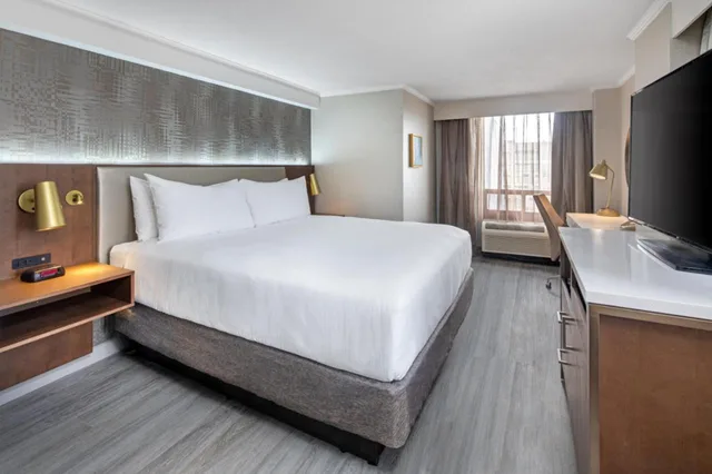 جناح بسرير كينج، Crowne Plaza Toronto Airport 1/4