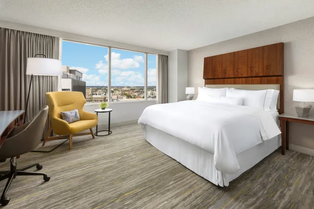 غرفة بسرير كينج، Westin Long Beach 14/20