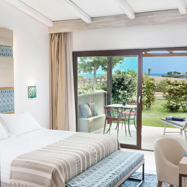 غرفة غراند ديلوكس بسرير مزدوج بإطلالة على البحر، Baglioni Resort Sardinia 1/6