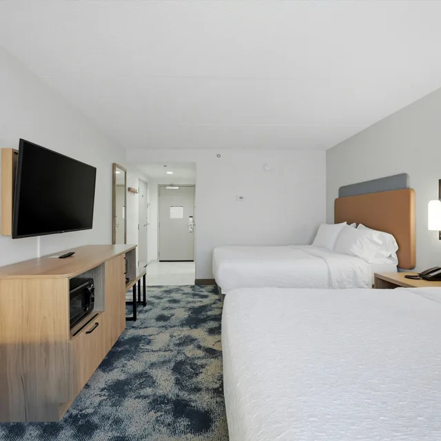 غرفة بسريرين كوين لذوي الإعاقة، Hampton Inn Martinsburg South-Inwood 1/10
