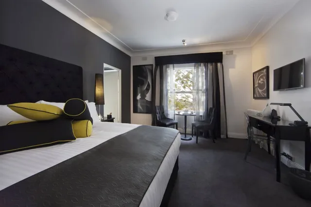 Heritage, Queen Bed, Valley View، Hydro Majestic 2/6