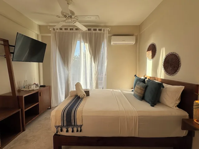 جناح جونيور بسريرين كوين، Noah Beach Hotel and Suites 2/10