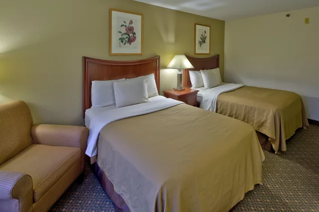 غرفة بسريرين مزدوجين، Country Inn at The Mall 5/7