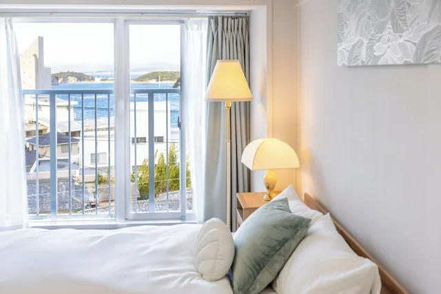 Luxury, Villa, King Bed, 4 Futon Beds, White Beach House 3/10