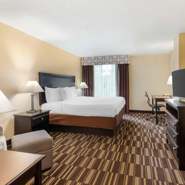 غرفة بسرير كينج بحوض استحمام لذوي الإعاقة، Best Western Plus Victor Inn & Suites 3/8