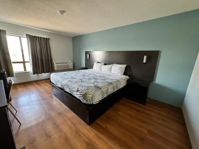 غرفة بسرير كينج، Motel6 East Syracuse, NY - Airport 5/10