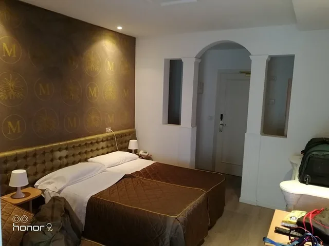 غرفة قياسية ثلاثية، M Glamour Hotel 1/2