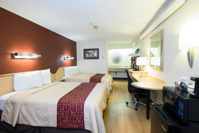 غرفة ديلوكس بسريرين مزدوجين، Red Roof Inn Parkersburg 5/9