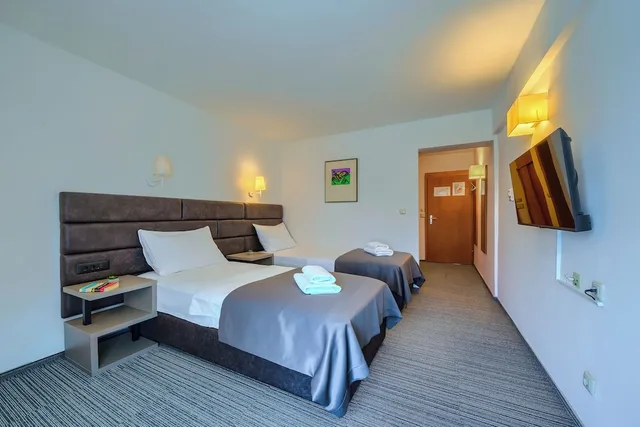 غرفة كومفورت بسرير كوين بإطلالة على المتنزه بشرفة، Hotel Alkar 2/10
