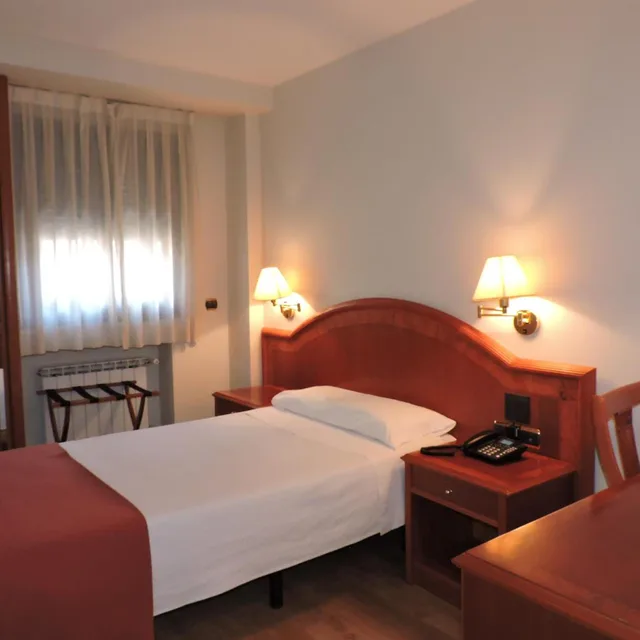 Room, Single, El Nogal 2/3