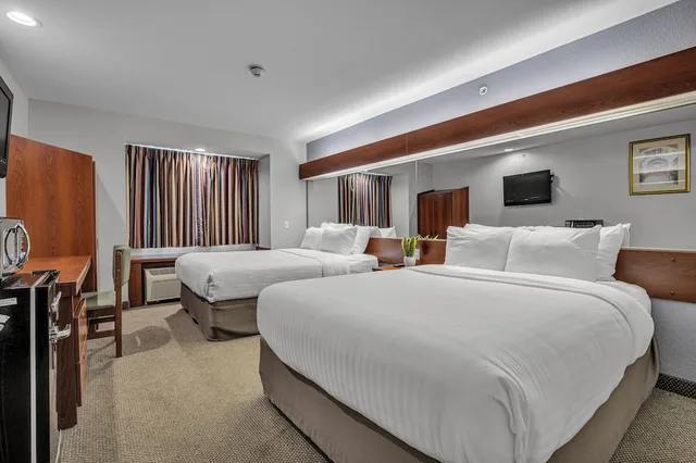 Standard, 2 Queen Beds, The Block Hotel 3/10