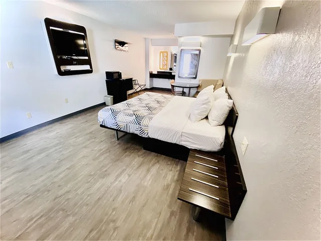 غرفة قياسية بسرير كينج لذوي الإعاقة، Motel6 Boerne, TX 2/7