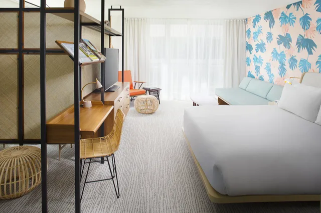 Exclusive, King Bed, Balcony, High Floor, The Laylow Autograph Collection 5/8