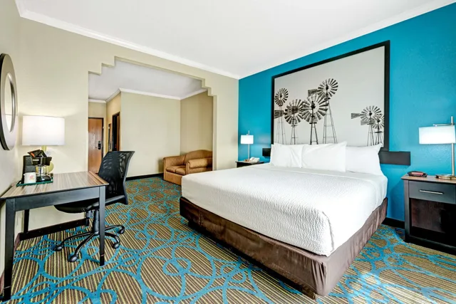 غرفة بسرير كينج، Super 8 By Wyndham San Antonio/Alamodome Area 5/10