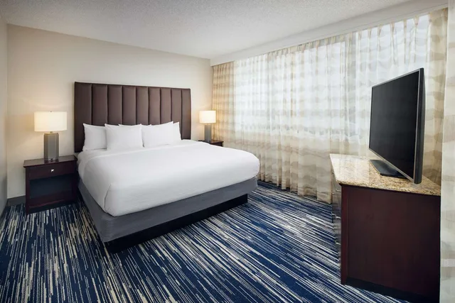 جناح ركني بسرير كينج مع أريكة، Embassy Suites by Hilton West Palm Beach Central 2/4