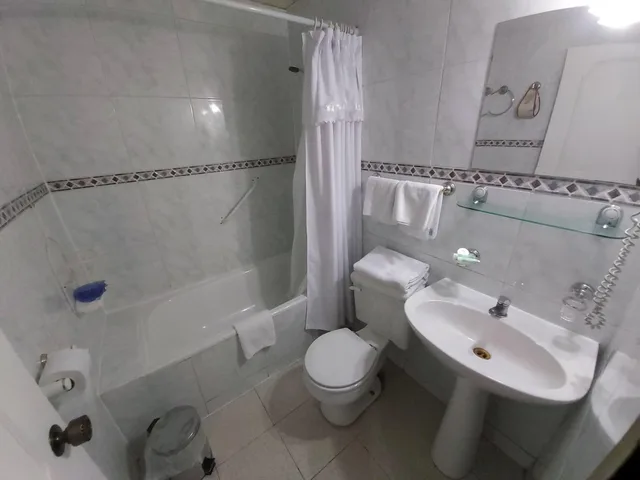 غرفة قياسية ثلاثية، Hotel Esmeralda 4/4