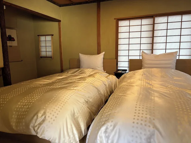 Interior, Twin Beds, Outdoor Bath، Yufuin Santokan 1/3