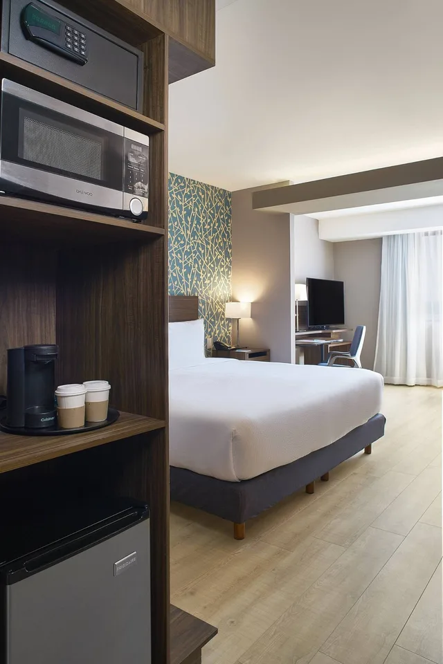 جناح بسرير كينج مع أريكة، Fairfield Inn Suites Aguascalientes 1/8
