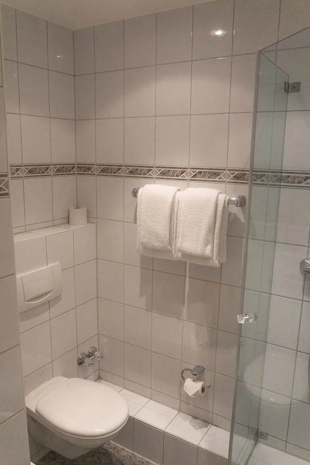 غرفة كومفورت بسرير كينج، Daniel Hotel 3/6
