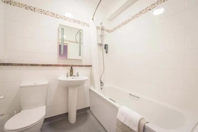 غرفة كلاسيكية بسريرين منفصلين، NETHYBRIDGE HOTEL 5/8