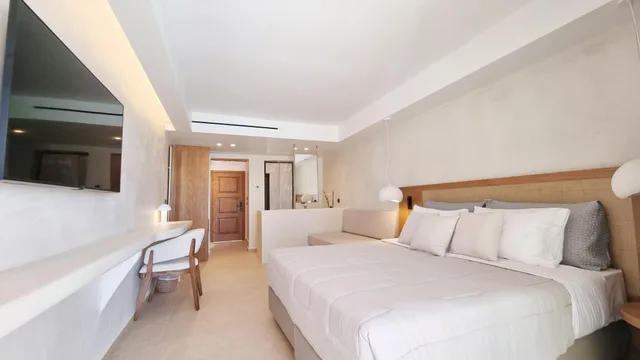 جناح جونيور بإطلالة على البحر بمسبح خاص، Kavuras Village Hotel & Suites 1/2