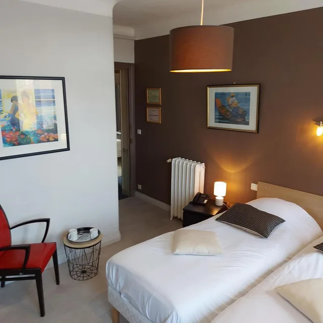 Room, Double Bed, Hotel De La Paix 6/10