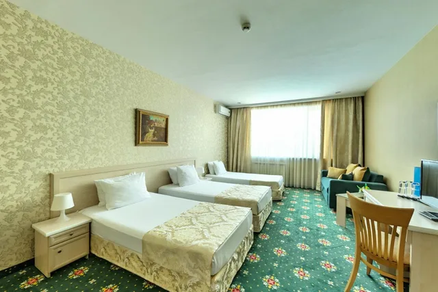 غرفة ثلاثية مع سرير إضافي، Montecito Hotel Sofia 5/8