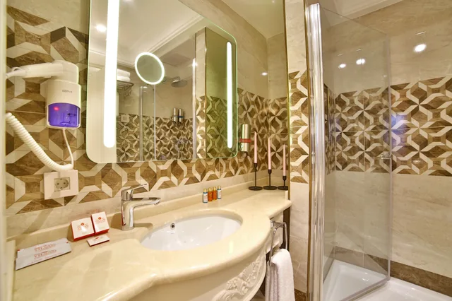 غرفة ديلوكس ثلاثية بسرير مزدوج وسرير فردي بغرفة نوم واحدة، Yilsam Sultanahmet Hotel 2/2