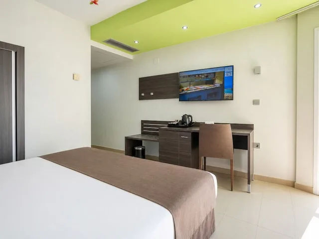 غرفة كومفورت مفردة بسرير مزدوج بإطلالة جزئية على البحر، Porto Calpe 4/10
