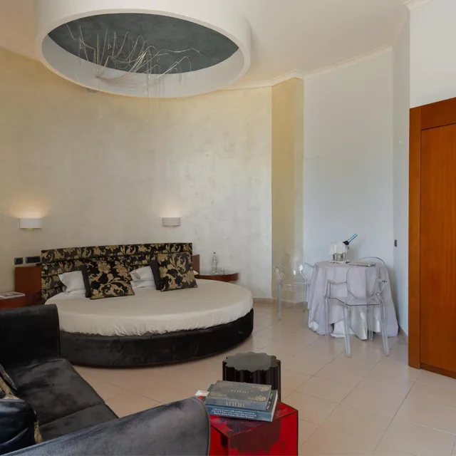 جناح جونيور، Grand Hotel Sofia 5/6
