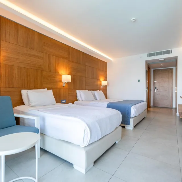 غرفة كبيرة بإطلالة على البحر، Imbat Hotel 2/6