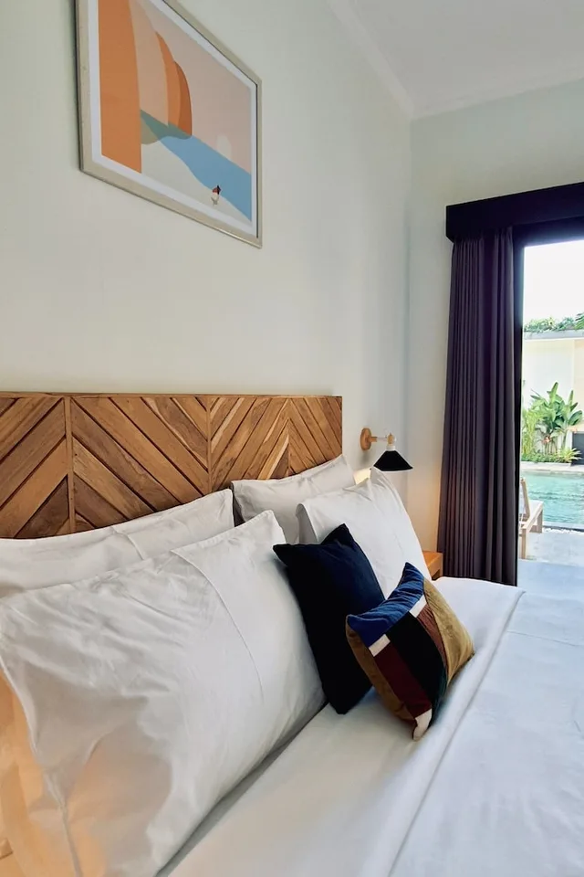 Room, King Bed, The Kamare 1/5