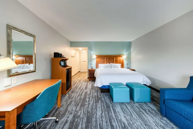 Room, King Bed, Sofa, Accessible, Hampton Inn Wilmington - University Area/Smith Creek Station 2/5