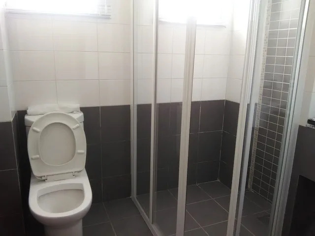 Super, Suite, King and Queen Bed, Grand Medallion Hotel 3/3