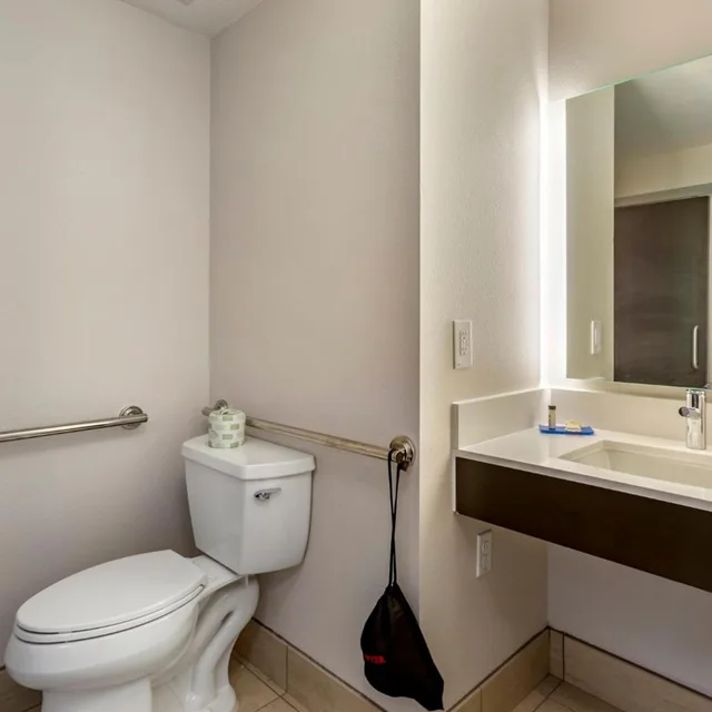 غرفة ديلوكس بسرير كينج لذوي الإعاقة، Holiday Inn Express Suites Phoenix Dwtn State Capitol 10/10