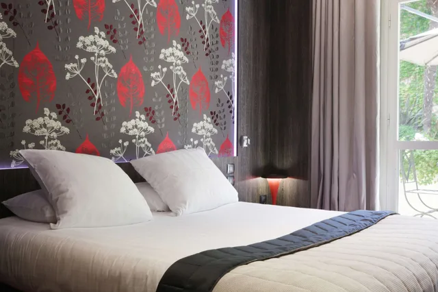 Deluxe, Queen Bed, Garden View, Sofa, Best Western Premier Patio Des Artistes 4/10
