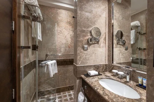 Standard Quad، فندق كوبثورن مكة النسيم(Copthorne Makkah Al Naseem) 2/2