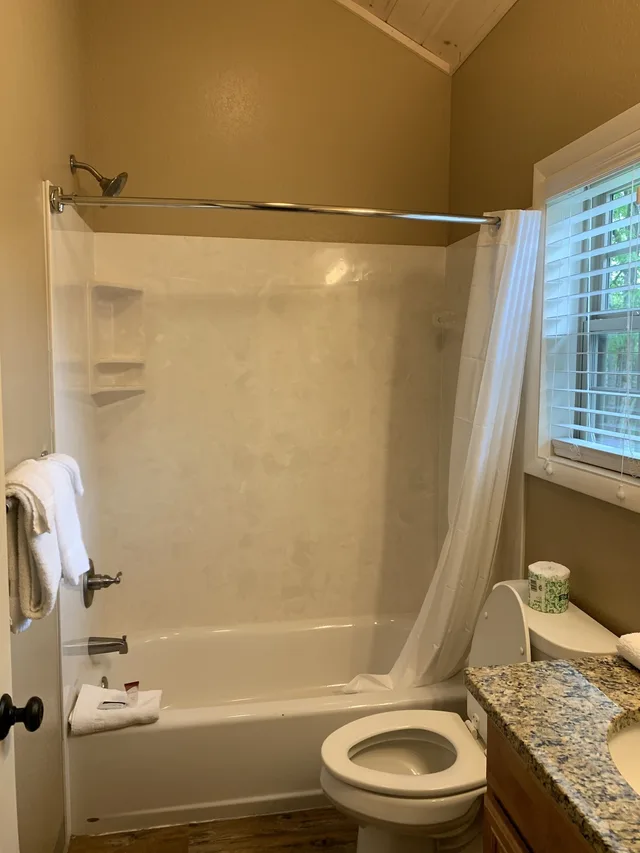 كوخ بسريرين كوين، Carr s Northside Cottages 5/5