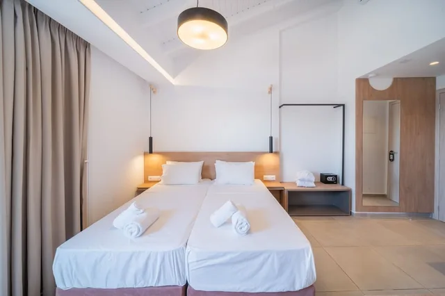 غرفة سوبيريور بإطلالة جزئية على البحر، Kahlua Boutique Hotel 1/8