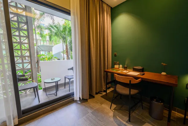 غرفة سوبيريور بإطلالة على المسبح، Baitong Hotel And Resort Phnom Penh 3/5