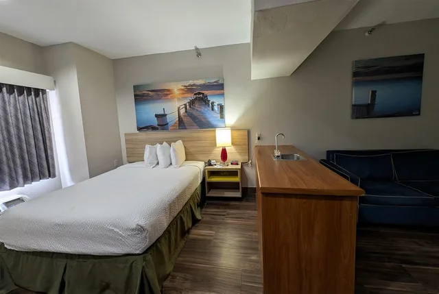 جناح بسرير كوين، Days Inn And Suites By Wyndham Tampa Raymond James Stadium 4/10