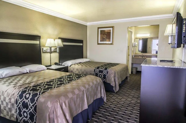غرفة بسرير كينج، Inn of America - Palm Beach Gardens 2/3