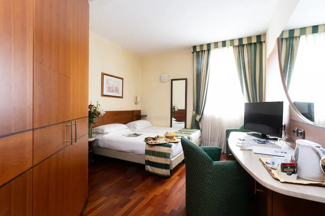 Connecting, Family, King and Twin Beds, Hotel Mirage Sure Hotel Collection By Best Western 7/10
