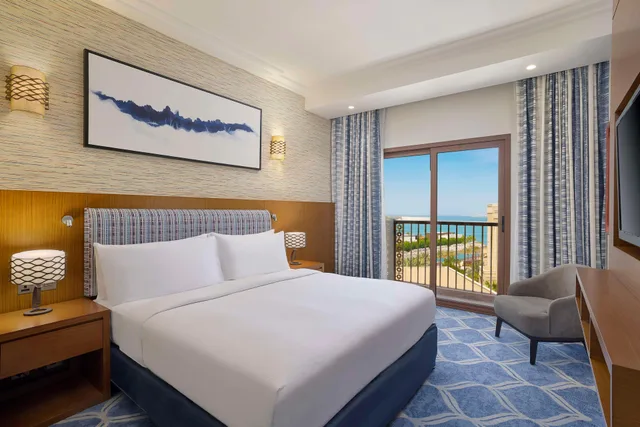 Room, King Bed, Island View, Balcony، Double Tree by Hilton Resort and Spa Marjan Island 9/11